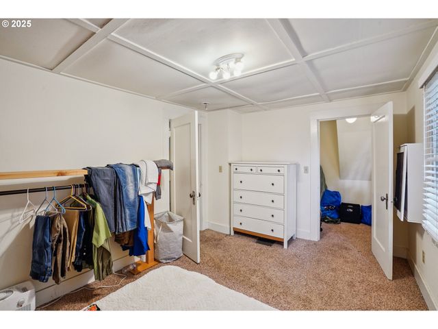 6637 Nw SAINT HELENS Rd, Portland, OR 97210