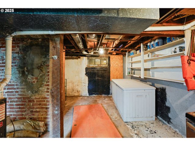 6637 Nw SAINT HELENS Rd, Portland, OR 97210