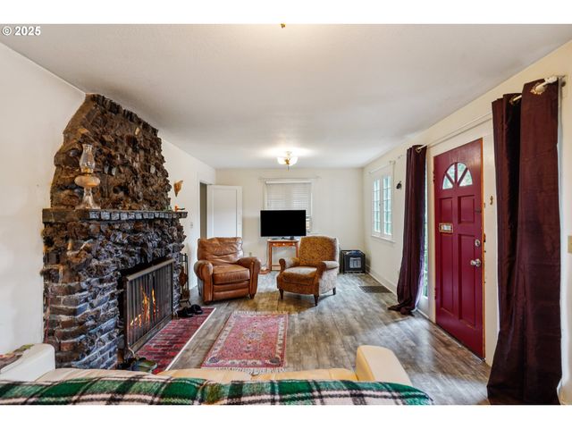 6637 Nw SAINT HELENS Rd, Portland, OR 97210