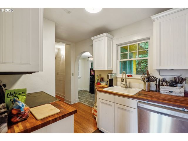 6637 Nw SAINT HELENS Rd, Portland, OR 97210