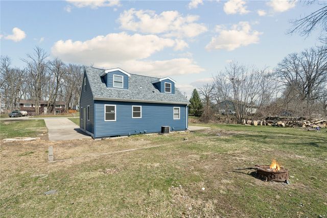 129 Northwood Drive, Hiawatha, IA 52233