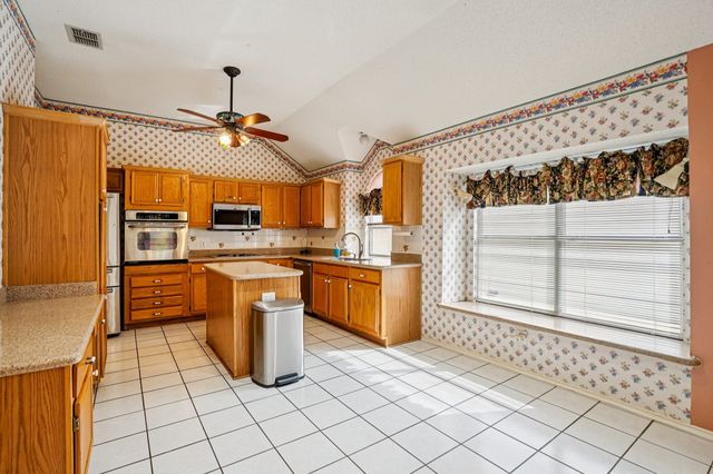 7213 Crabtree Lane, North Richland Hills, TX 76182