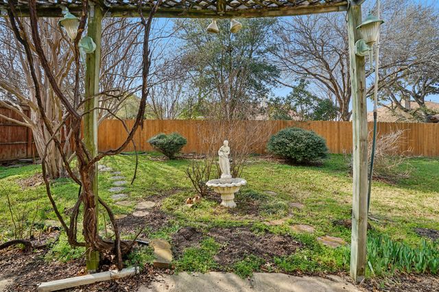 7213 Crabtree Lane, North Richland Hills, TX 76182