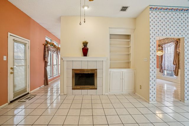 7213 Crabtree Lane, North Richland Hills, TX 76182