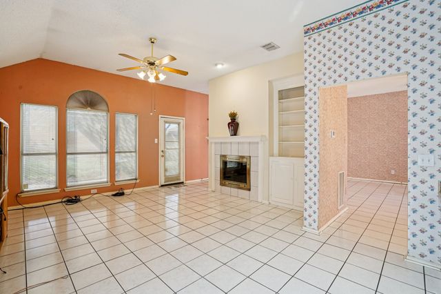 7213 Crabtree Lane, North Richland Hills, TX 76182