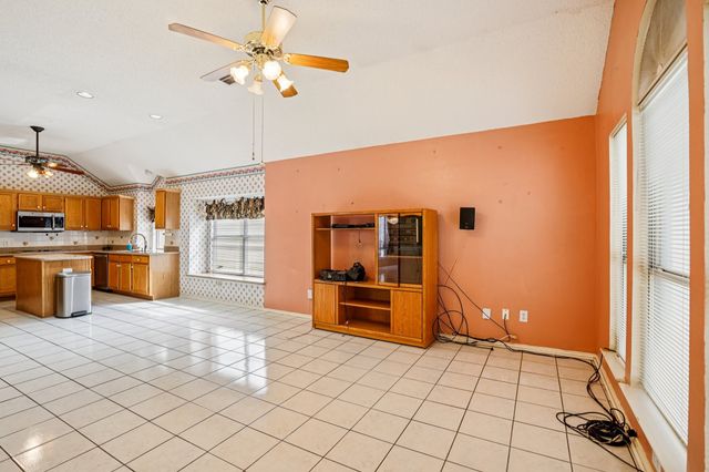 7213 Crabtree Lane, North Richland Hills, TX 76182