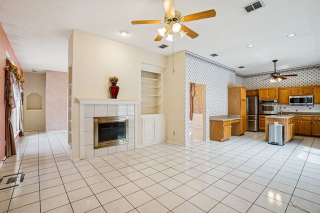 7213 Crabtree Lane, North Richland Hills, TX 76182