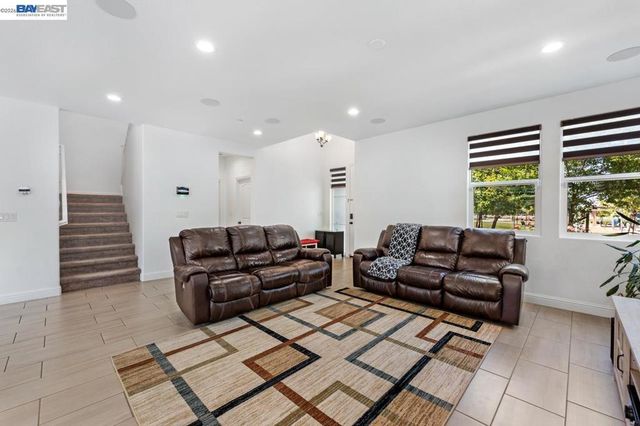 232 E Ramsey Dr, Mountain House, CA 95391