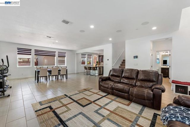 232 E Ramsey Dr, Mountain House, CA 95391