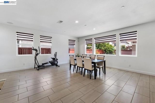 232 E Ramsey Dr, Mountain House, CA 95391