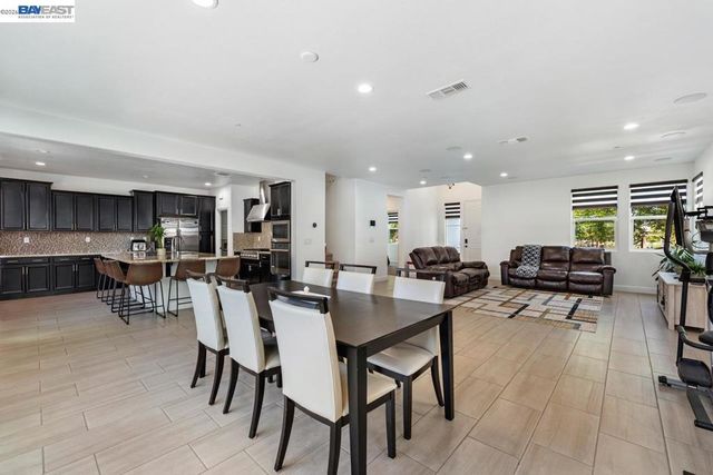 232 E Ramsey Dr, Mountain House, CA 95391