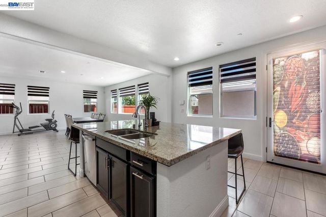 232 E Ramsey Dr, Mountain House, CA 95391
