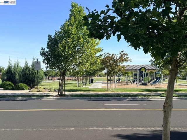 232 E Ramsey Dr, Mountain House, CA 95391
