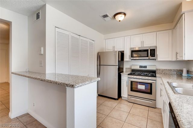 6156 Meadow Vista Lane, Las Vegas, NV 89103