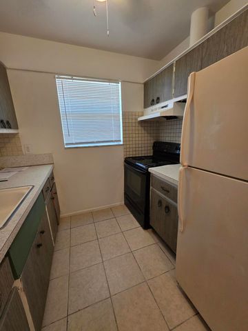 4760 NW 24th Court B211, Lauderdale Lakes, FL 33313