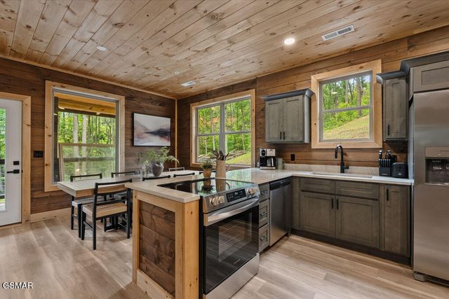 2176 Spurling Road, Sevierville, TN 37862