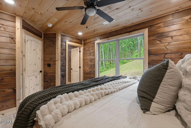 2176 Spurling Road, Sevierville, TN 37862