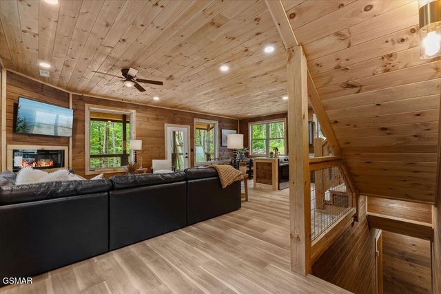 2176 Spurling Road, Sevierville, TN 37862