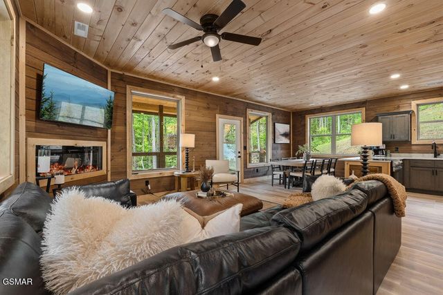 2176 Spurling Road, Sevierville, TN 37862