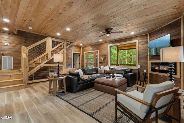 2176 Spurling Road, Sevierville, TN 37862