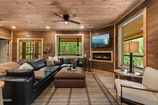 2176 Spurling Road, Sevierville, TN 37862