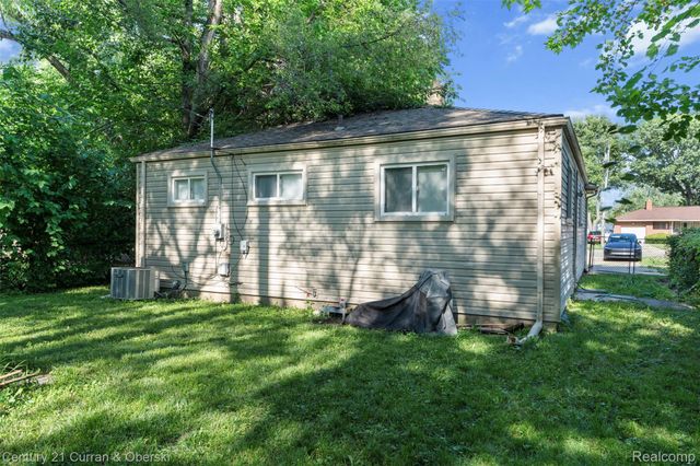 4630 Pelham Street, Dearborn Heights, MI 48125
