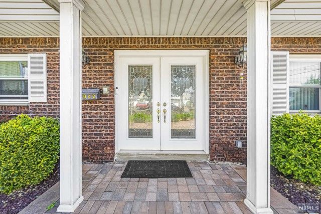 1042 Koelle Boulevard, Secaucus, NJ 07094
