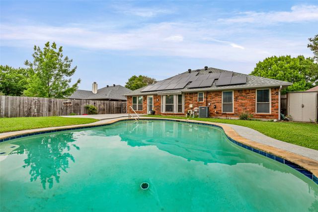7408 Sean Drive, North Richland Hills, TX 76182