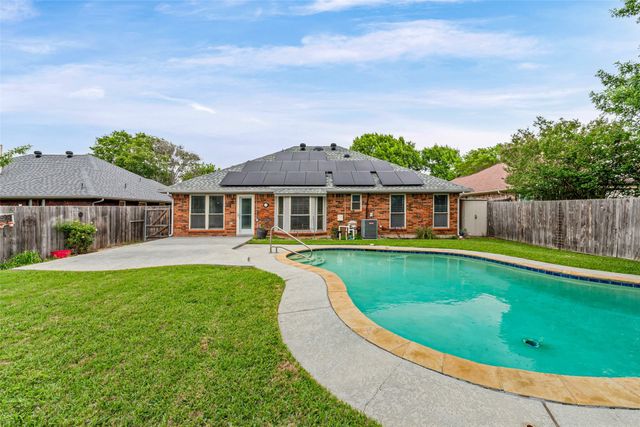 7408 Sean Drive, North Richland Hills, TX 76182
