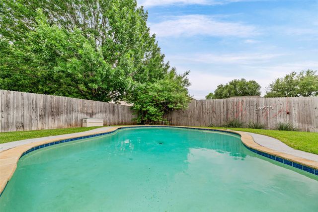 7408 Sean Drive, North Richland Hills, TX 76182