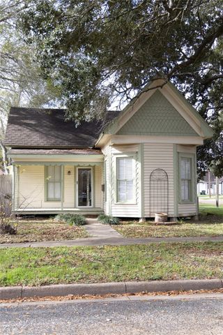 402 Alamo Street, El Campo, TX 77437