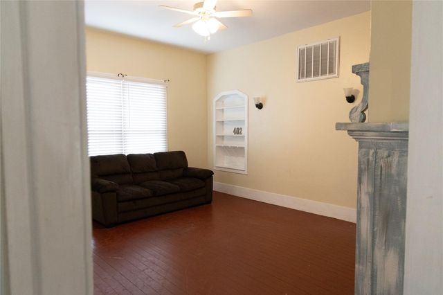 402 Alamo Street, El Campo, TX 77437