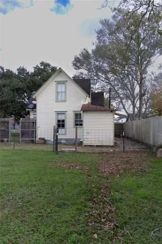 402 Alamo Street, El Campo, TX 77437