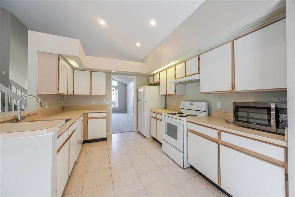 Image 15 of property listing at 14155 RIDGE CREEK COURT, Orlando, FL 32824