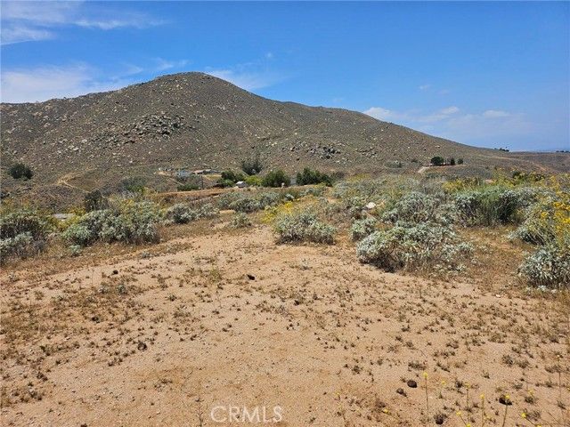 1 Luane Trail, Colton, CA 92324