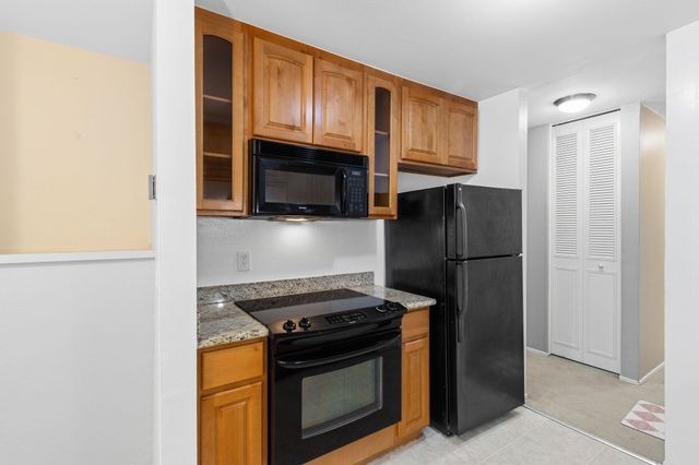 2562 Walnut Blvd 68, Walnut Creek, CA 94596