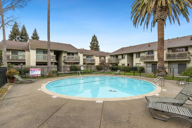 2562 Walnut Blvd 68, Walnut Creek, CA 94596