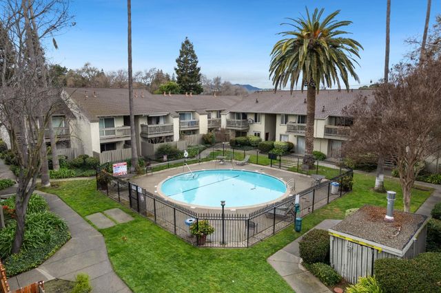 2562 Walnut Blvd 68, Walnut Creek, CA 94596