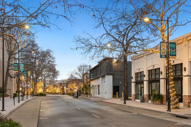 2562 Walnut Blvd 68, Walnut Creek, CA 94596