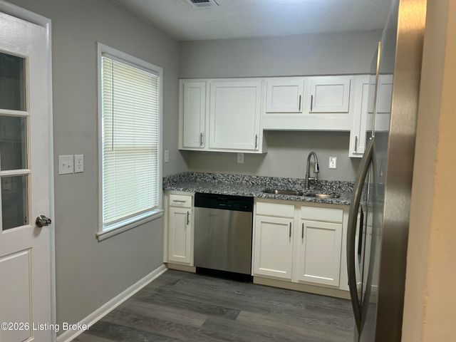1208 Gallant Fox Run Rd, Lyndon, KY 40242