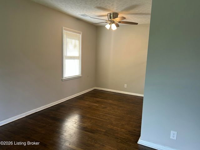 1208 Gallant Fox Run Rd, Lyndon, KY 40242