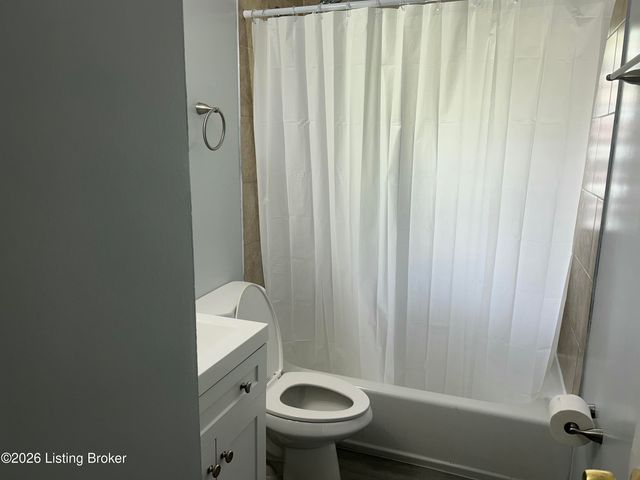 1208 Gallant Fox Run Rd, Lyndon, KY 40242