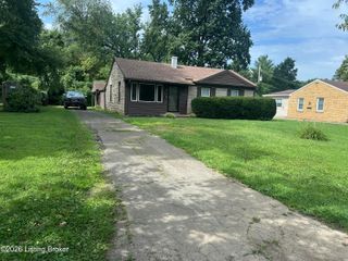 1208 Gallant Fox Run Rd, Lyndon, KY 40242