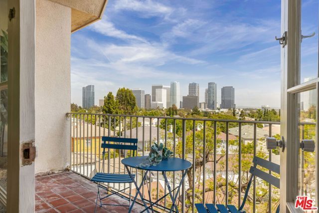 1260 S Beverly Glen Boulevard 405, Los Angeles, CA 90024