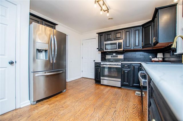 292 Lakeview Lane, Hiram, GA 30141