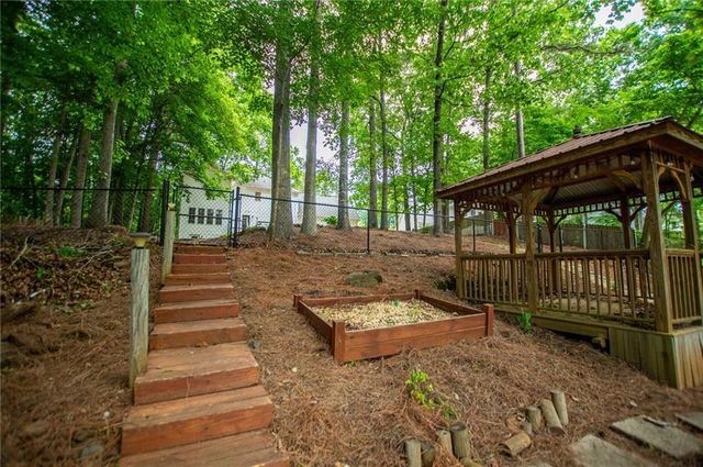 292 Lakeview Lane, Hiram, GA 30141