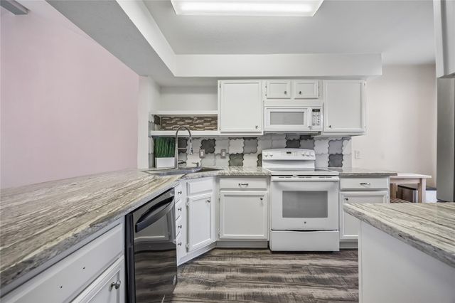 763 Bering Drive B, Houston, TX 77057