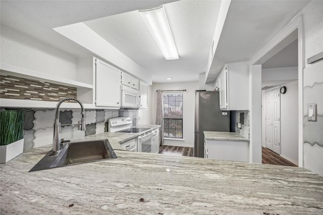 763 Bering Drive B, Houston, TX 77057