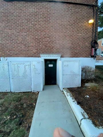 180 Pinewood Road 10, Hartsdale, NY 10530