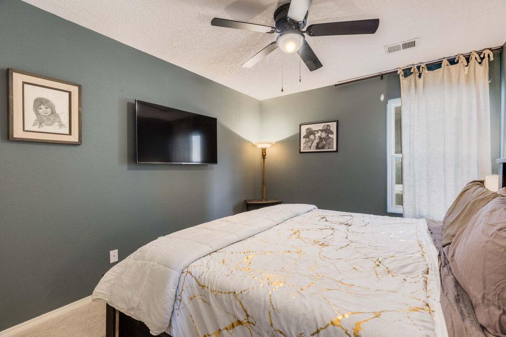 Image 15 of property listing at 1821 Gallinas Road NE, Rio Rancho, NM 87144